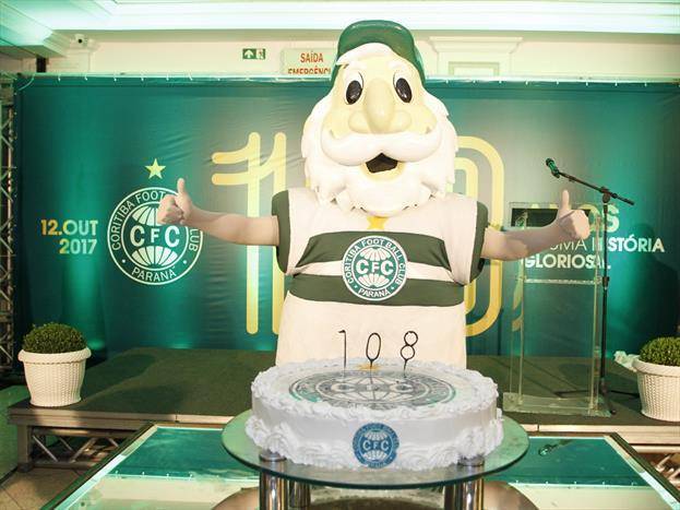 Parabéns da Xuxa marca jantar de aniversário do Coritiba
