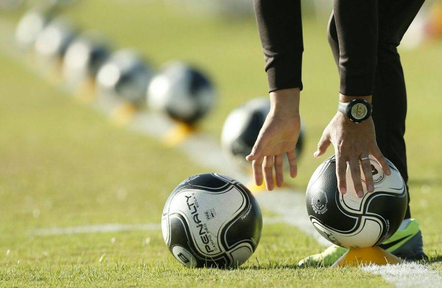 Futebol brasileiro à sombra das bananeiras