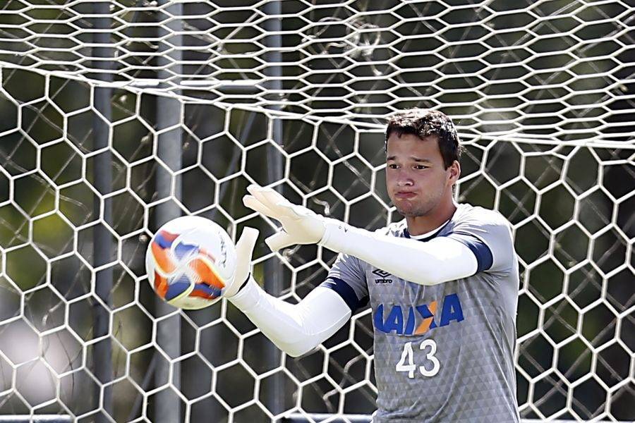 Goleiro do Atlético apoia Bolsonaro em redes sociais. “Chora, esquerda”