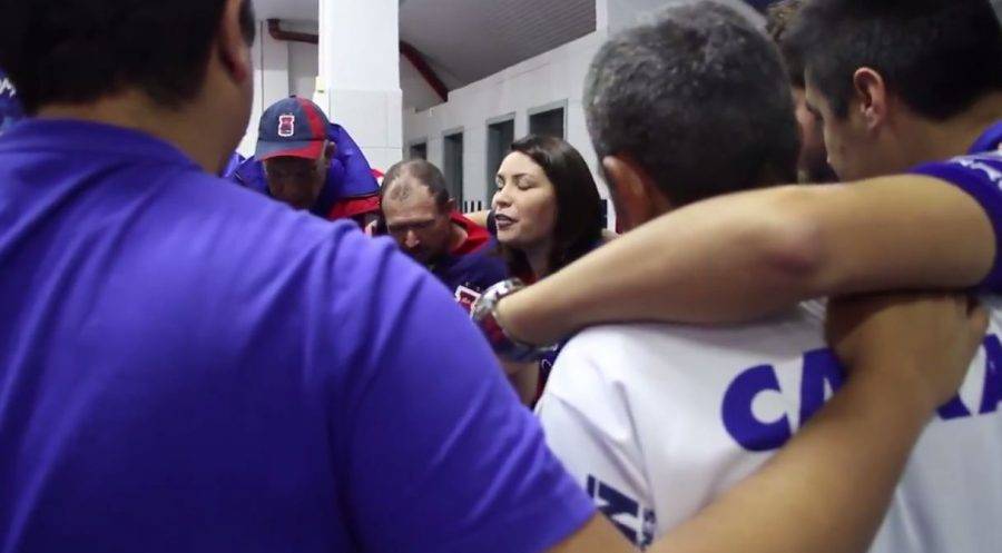 Paraná põe torcedores no vestiário e emociona: “Carregar time nas costas”
