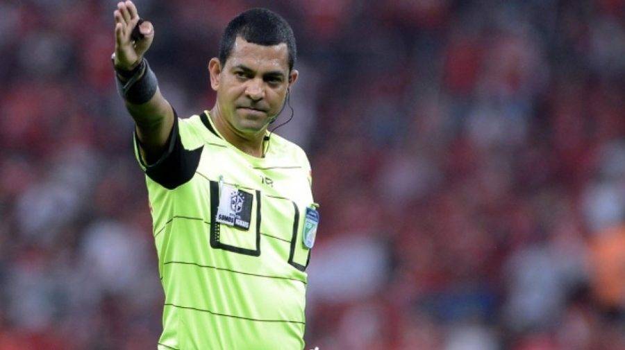 Árbitro de atuação polêmica no Brasileirão revê o Corinthians contra o Atlético