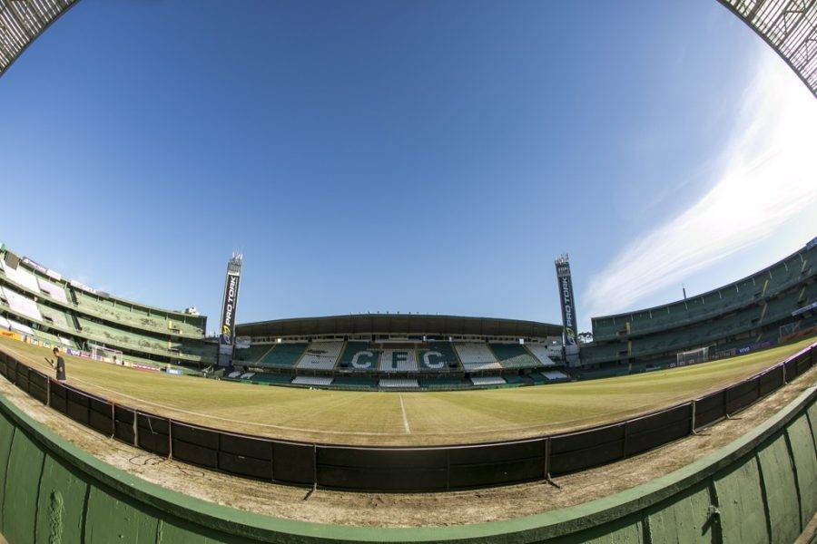 Coritiba abre treino pré-Atletiba para aproximar time da torcida no Couto