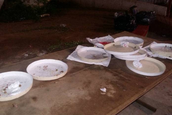 Torcida da Portuguesa se revolta com o time e come pizzas dos jogadores
