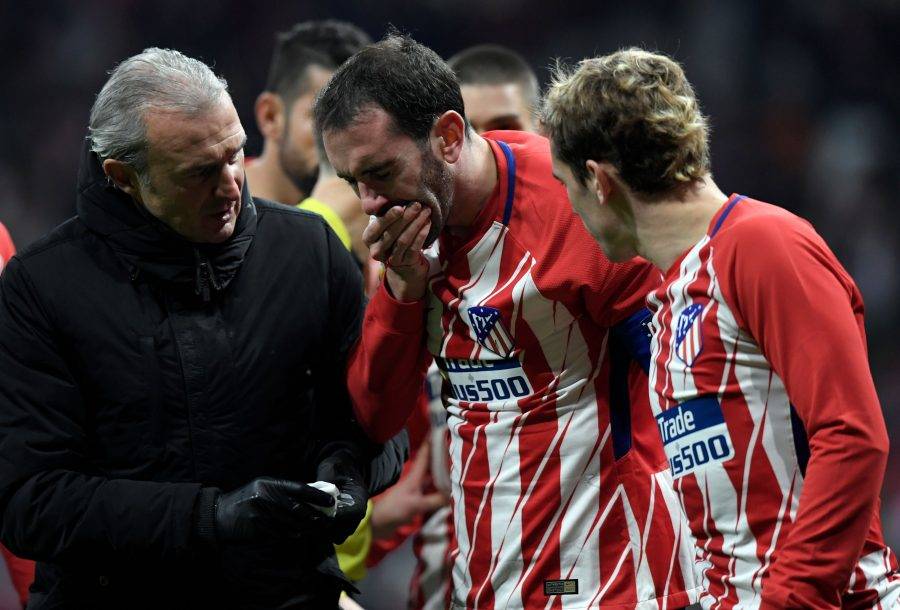 Zagueiro perde três dentes em choque com goleiro revelado pelo Atlético; imagem forte