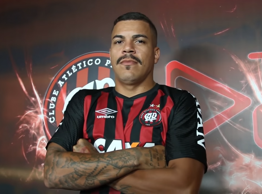 Carleto festeja triunfo do Atlético sobre Coritiba, seu ex-clube: “Aqui é CAP”