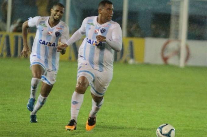 Walter choca internautas na estreia pelo Paysandu