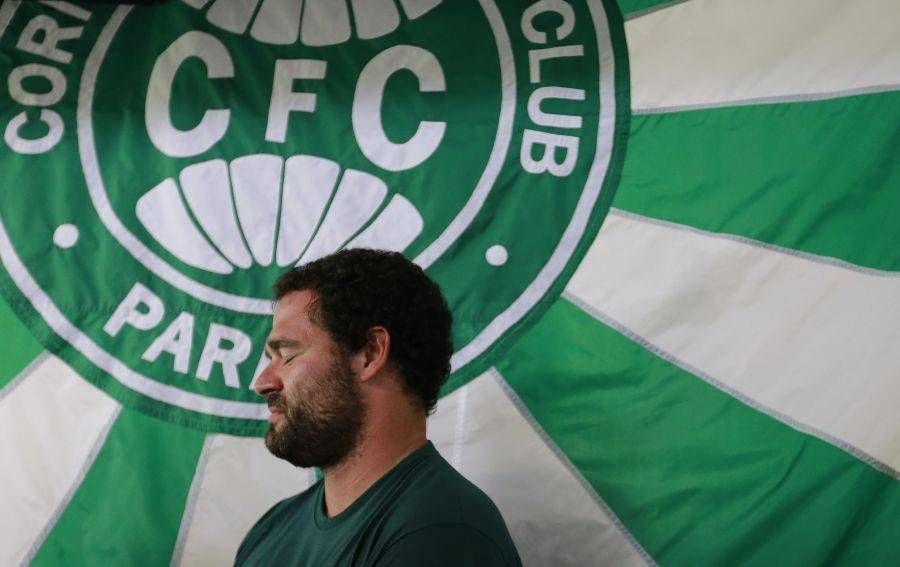Diretoria do Coritiba não entende a mecânica do futebol: time grotesco