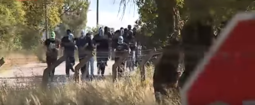 Encapuzados invadem treino e agridem jogadores em Portugal; veja imagens