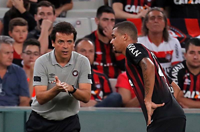 Grande novidade tática com Diniz, Atlético está decepcionando