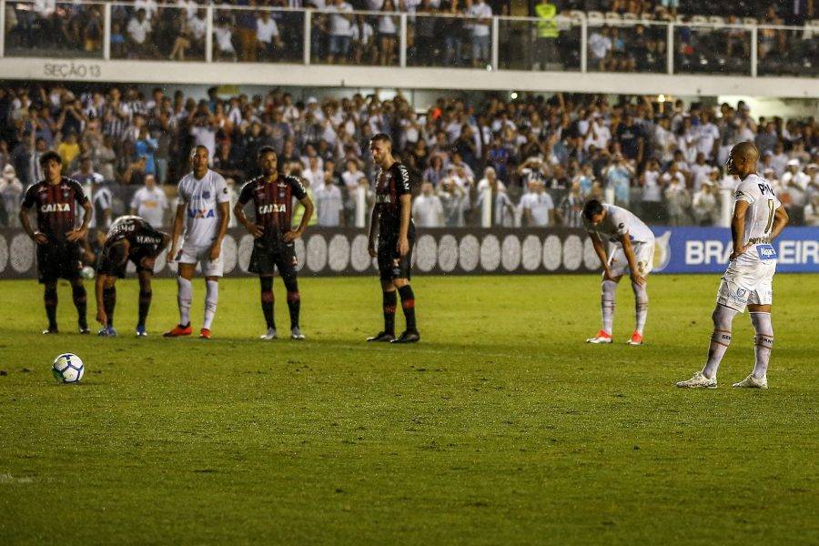 Com erros de arbitragem assustadores, futebol está apodrecendo no Brasil