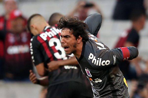 Carneiro Neto: Atlético passa por cima do Paraná no clássico