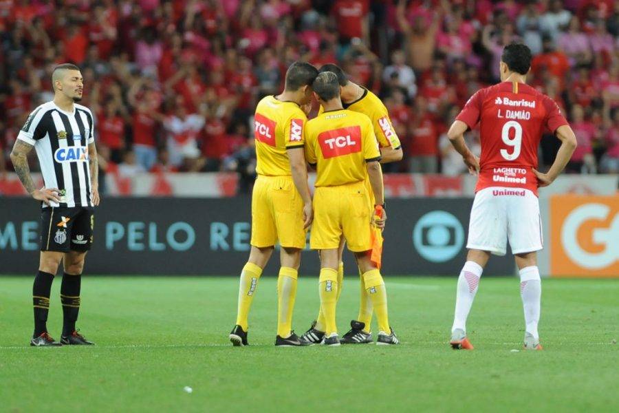 Globo decide não mais exibir replays antes de decisão do árbitro