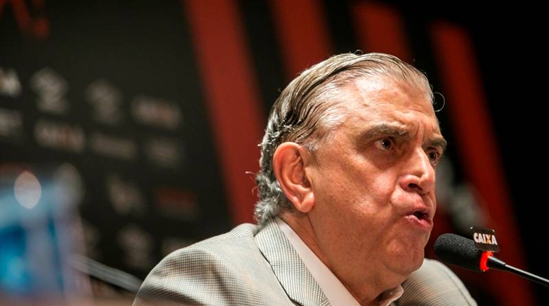 Com Bolsonaro, Petraglia fez o que parecia impossível: afastar mais os atleticanos