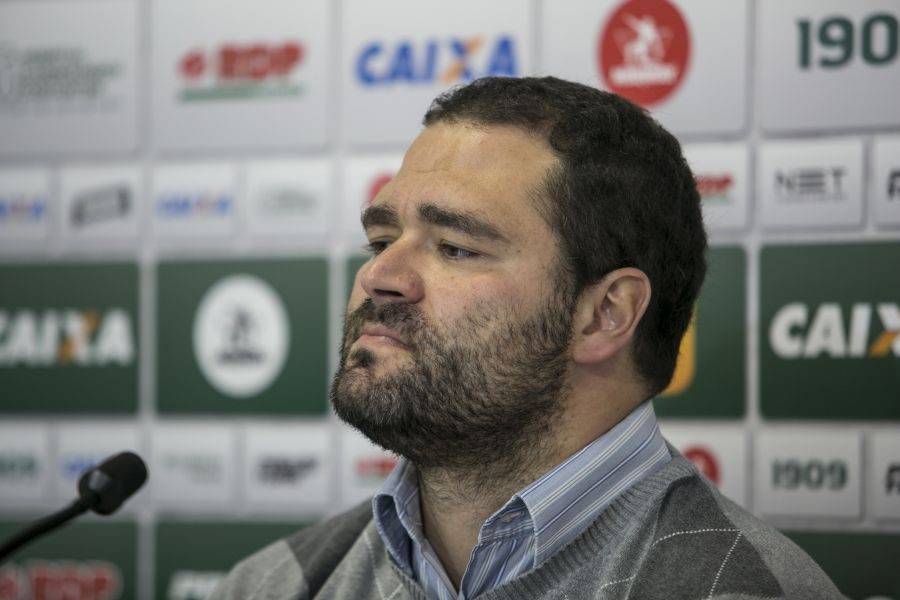 Coritiba desperdiçou dinheiro e a situação ficou dramática