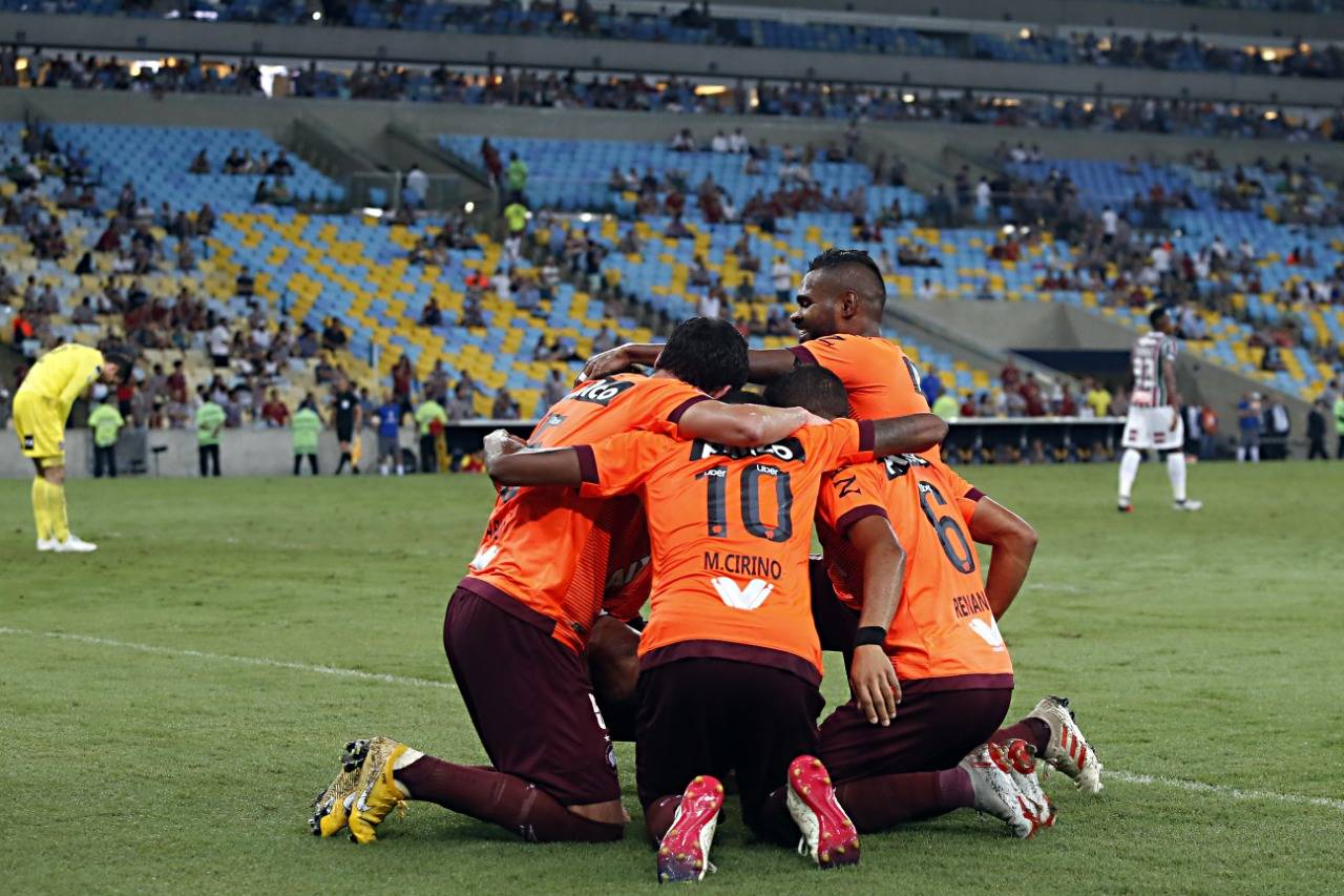 Em momento de glória, Atlético põe Curitiba na rota dos grandes jogos