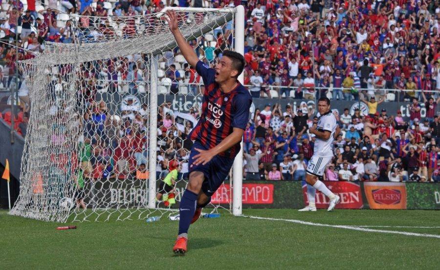 Adolescente de 14 anos faz história ao marcar gol em clássico no Paraguai