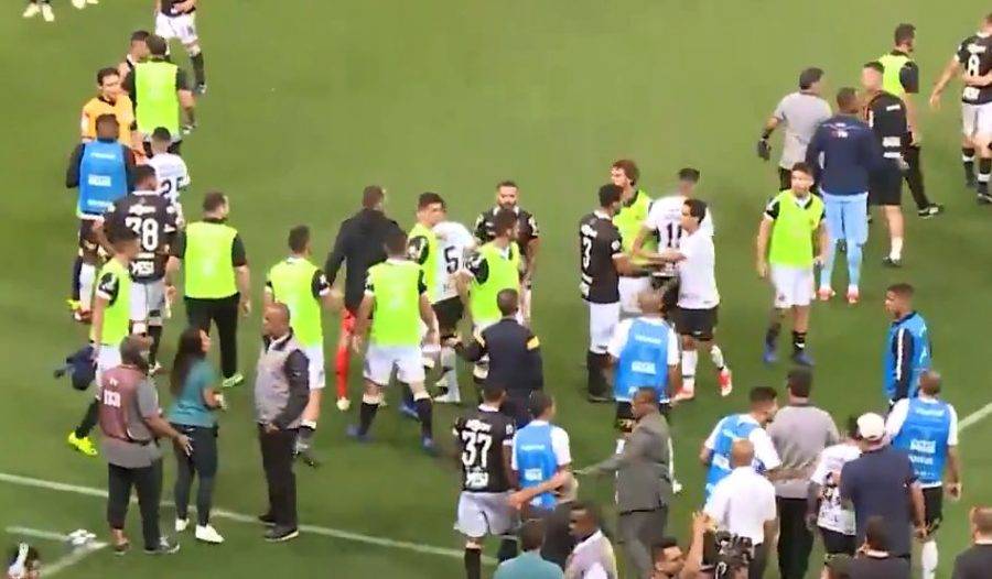 Repórter da Globo nega assédio de colega durante jogo do Corinthians