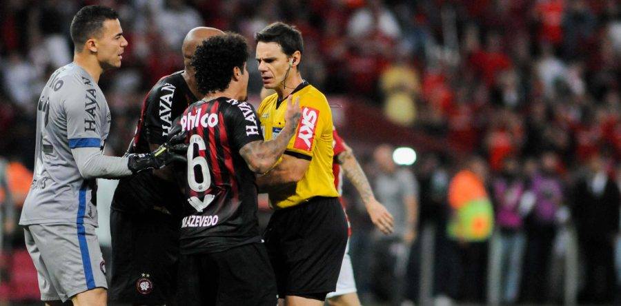 O futebol brasileiro está precisando de uma Lava Jato na arbitragem