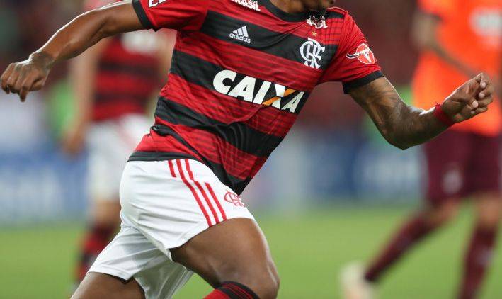 Bolsonaro deixa clubes em alerta após chamar patrocínio da Caixa de ‘absurdo’