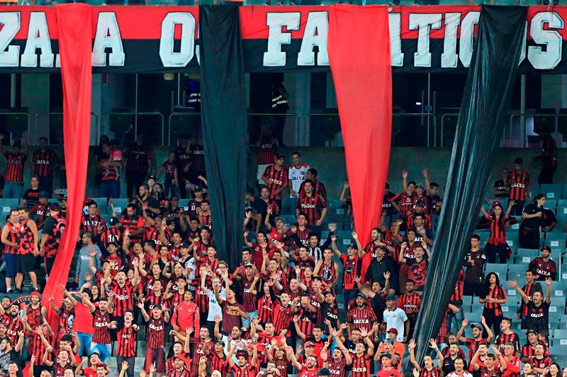 Atlético ‘libera festa’ e bateria no setor da Fanáticos para final