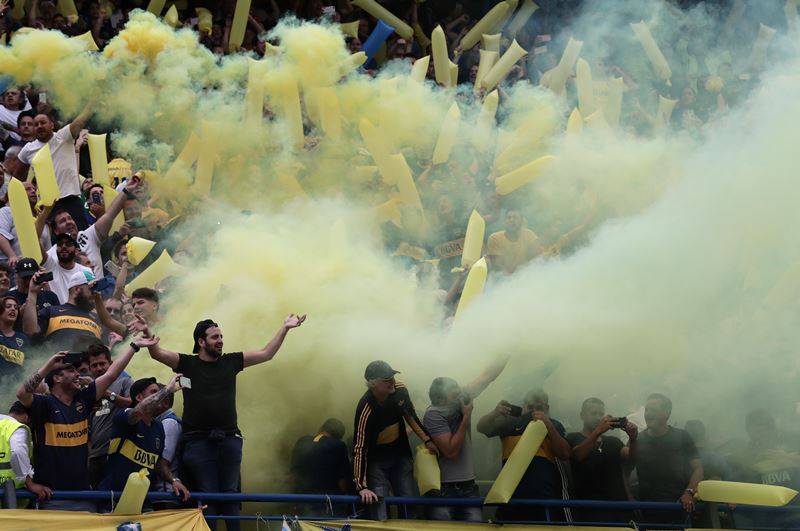Conmebol proíbe bandeirões na Libertadores. Ufa, violência vai acabar!