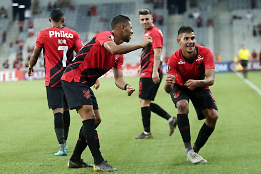 Athletico provoca Coritiba após goleada na Libertadores: “TIBAÇO”