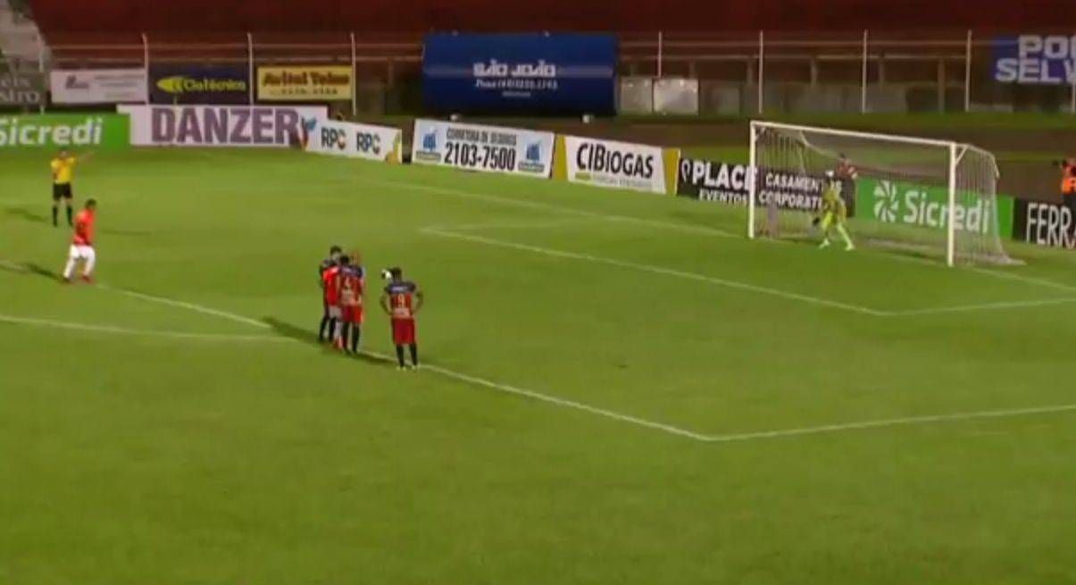 Foi pênalti? Confira lance polêmico que definiu a semifinal do Paranaense