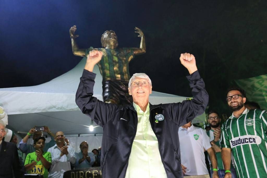 Estátuas em estádios brasileiros? Só 11  jogadores têm. Veja quem são eles