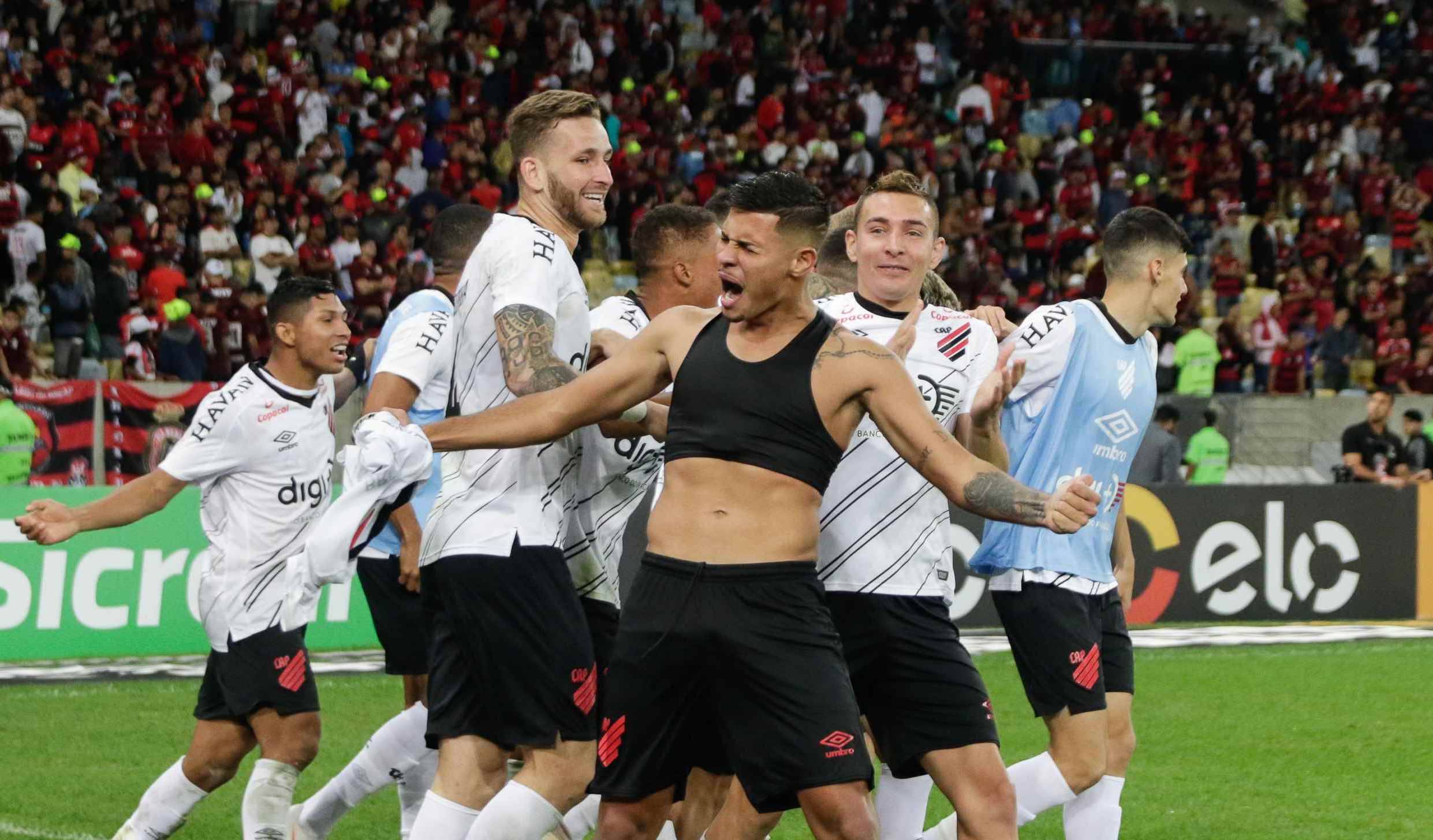 Athletico foi heroico e milionários Flamengo e Palmeiras estão fora; ouça o comentário