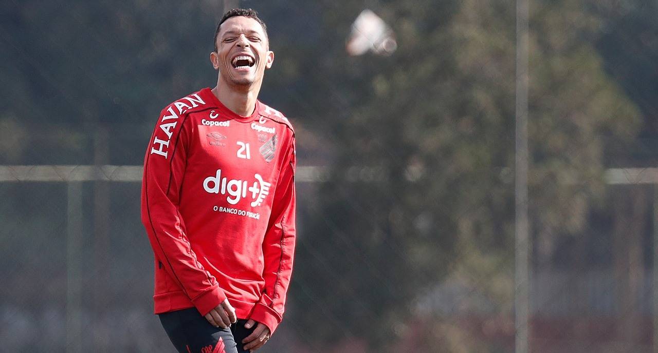 Daniel Alves, Adriano, Rafinha… a volta dos ídolos e a chance de redenção do Brasileirão