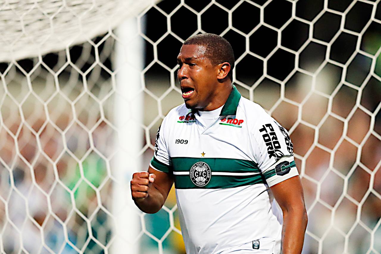 Muralha é espelho da nova fase do Coritiba. E Rodrigão, um artilheiro formidável