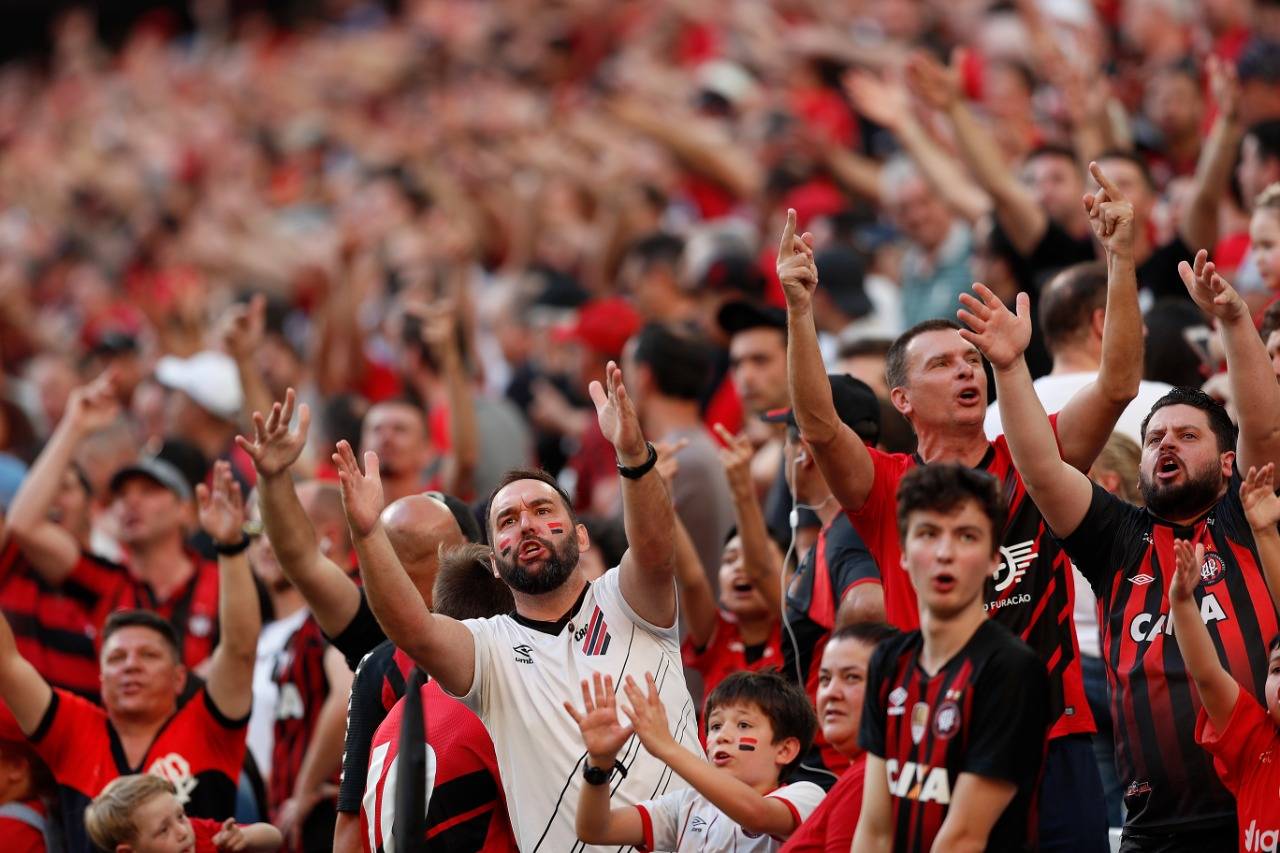 Antes de reclamar da torcida, Athletico precisa entender por que seus sócios não vão aos jogos