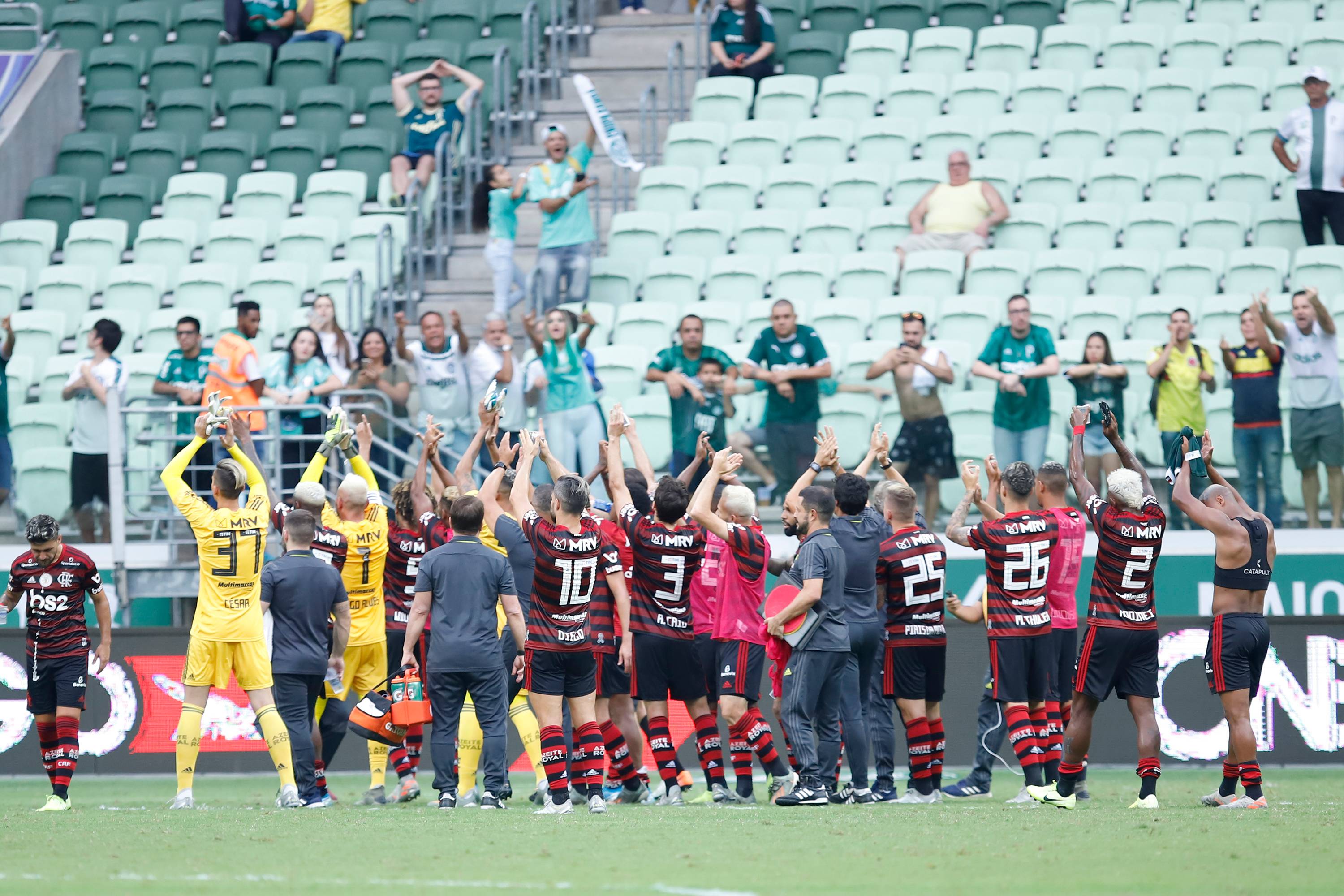 Flamengo vence outra vez, derruba 2º técnico rival e deixa o Palmeiras devastado