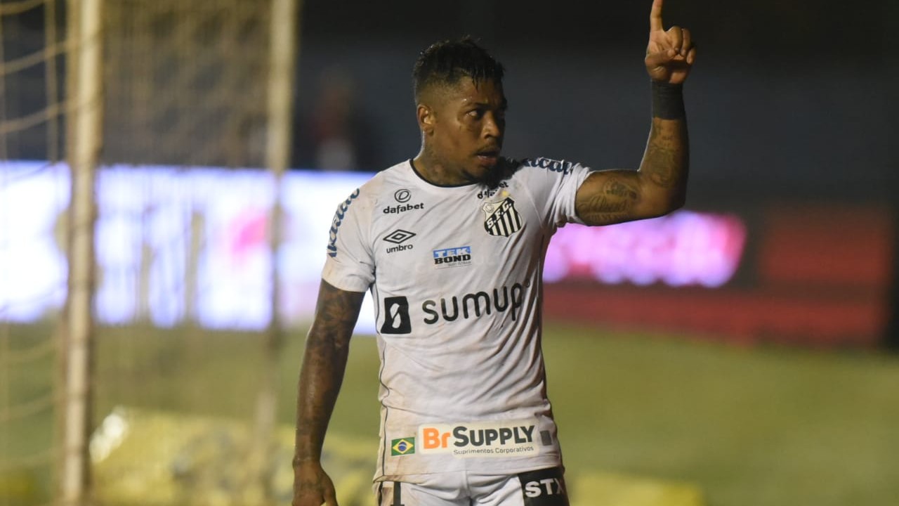 Marinho comemora gol do Santos contra o Cianorte