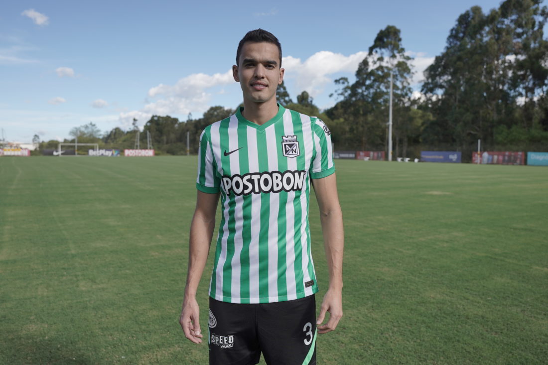 Felipe Aguilar com a camisa do Atlético Nacional