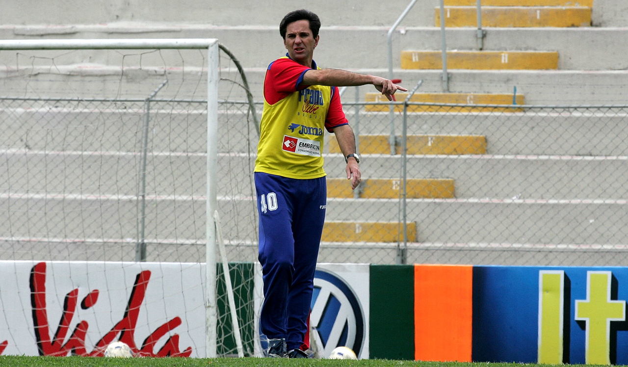 Caio Júnior em treino do Paraná, em 2006