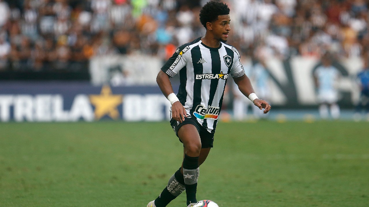 Warley em ação pelo Botafogo