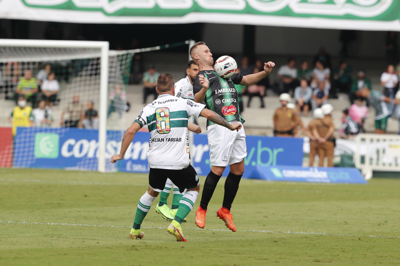 Alemão se aposentou no Maringá.