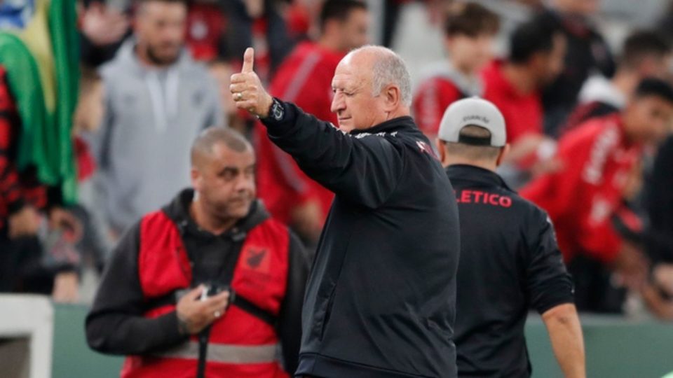 Felipão, diretor e técnico do Athletico