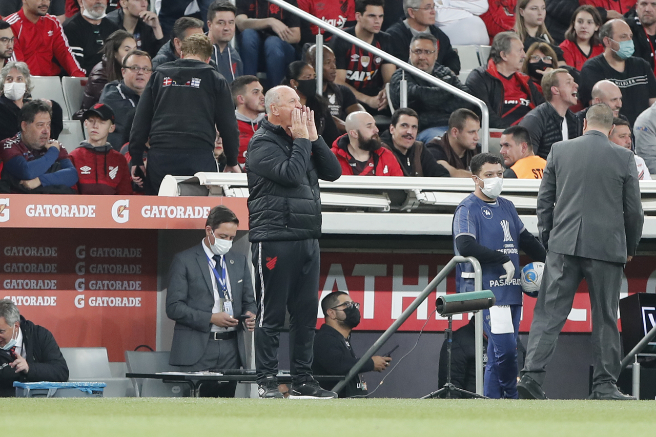 Felipão tem a quinta maior invencibilidade do Athletico nos últimos 20 anos; veja a lista