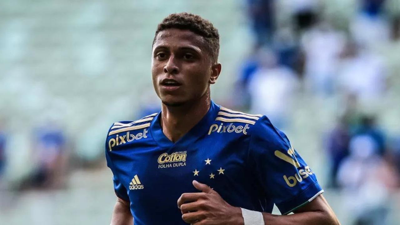 Lateral-direito Jackson rescinde contrato de empréstimo com Cruzeiro