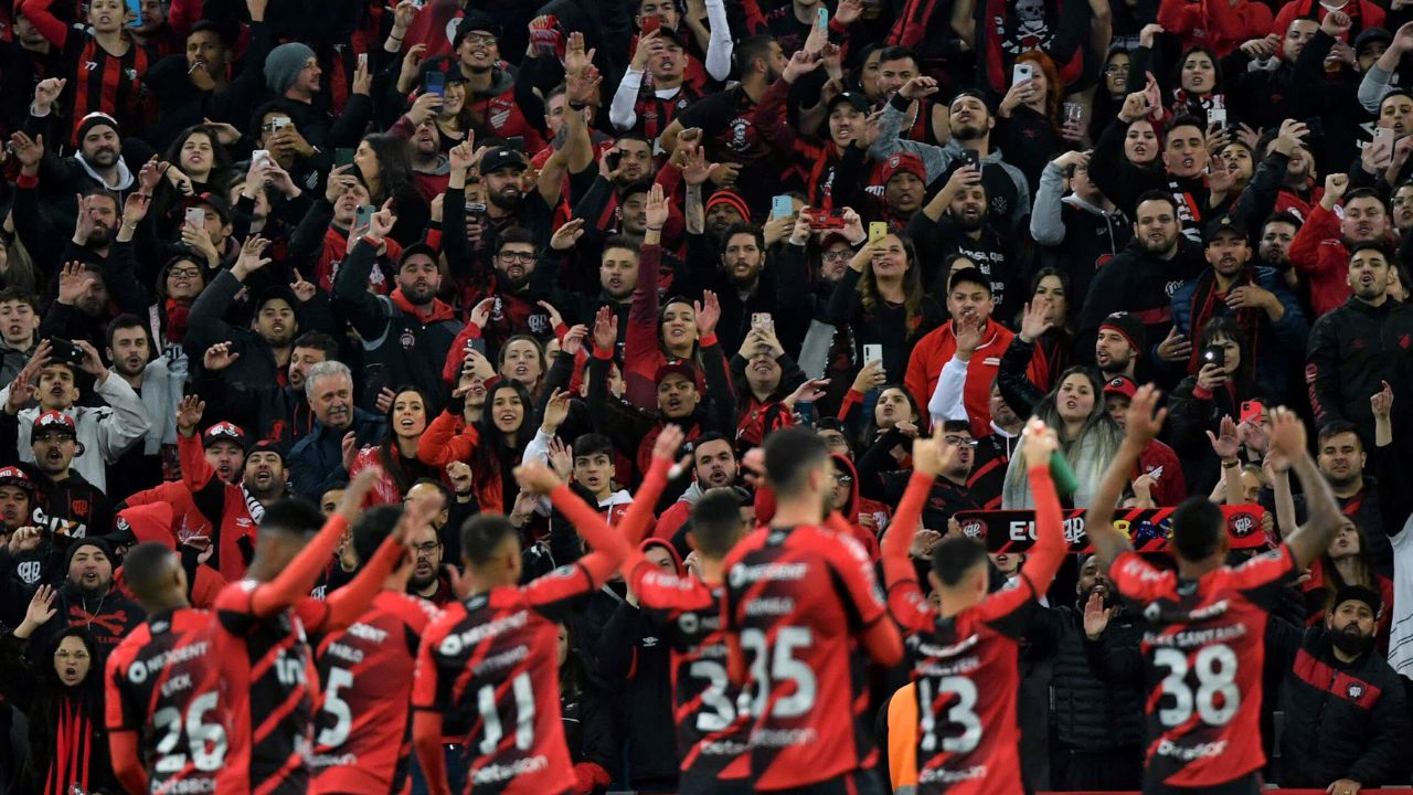 Jogadores do Athletico comemoram vitória na Libertadores