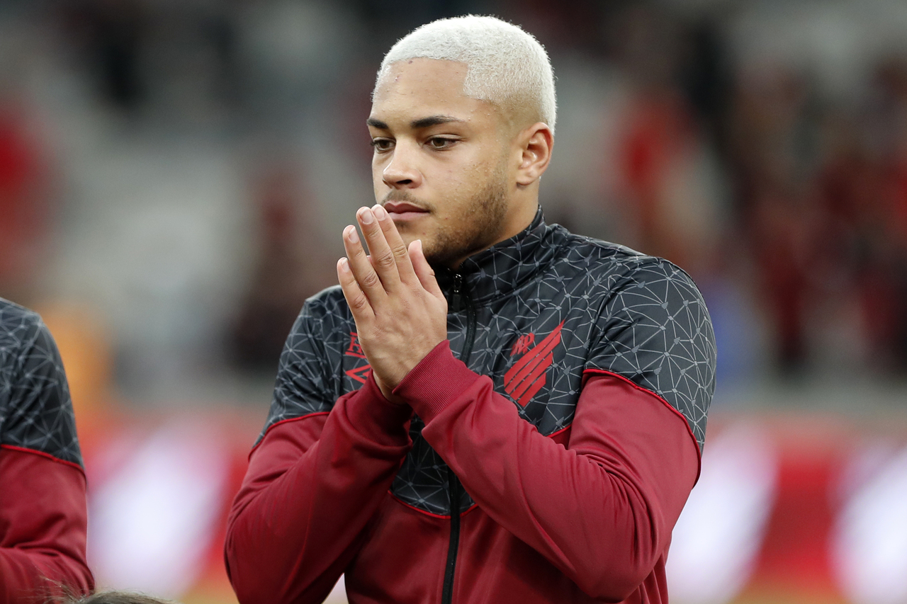 Real Madrid, Barcelona e gigante italiano monitoram joia do Athletico, diz jornal