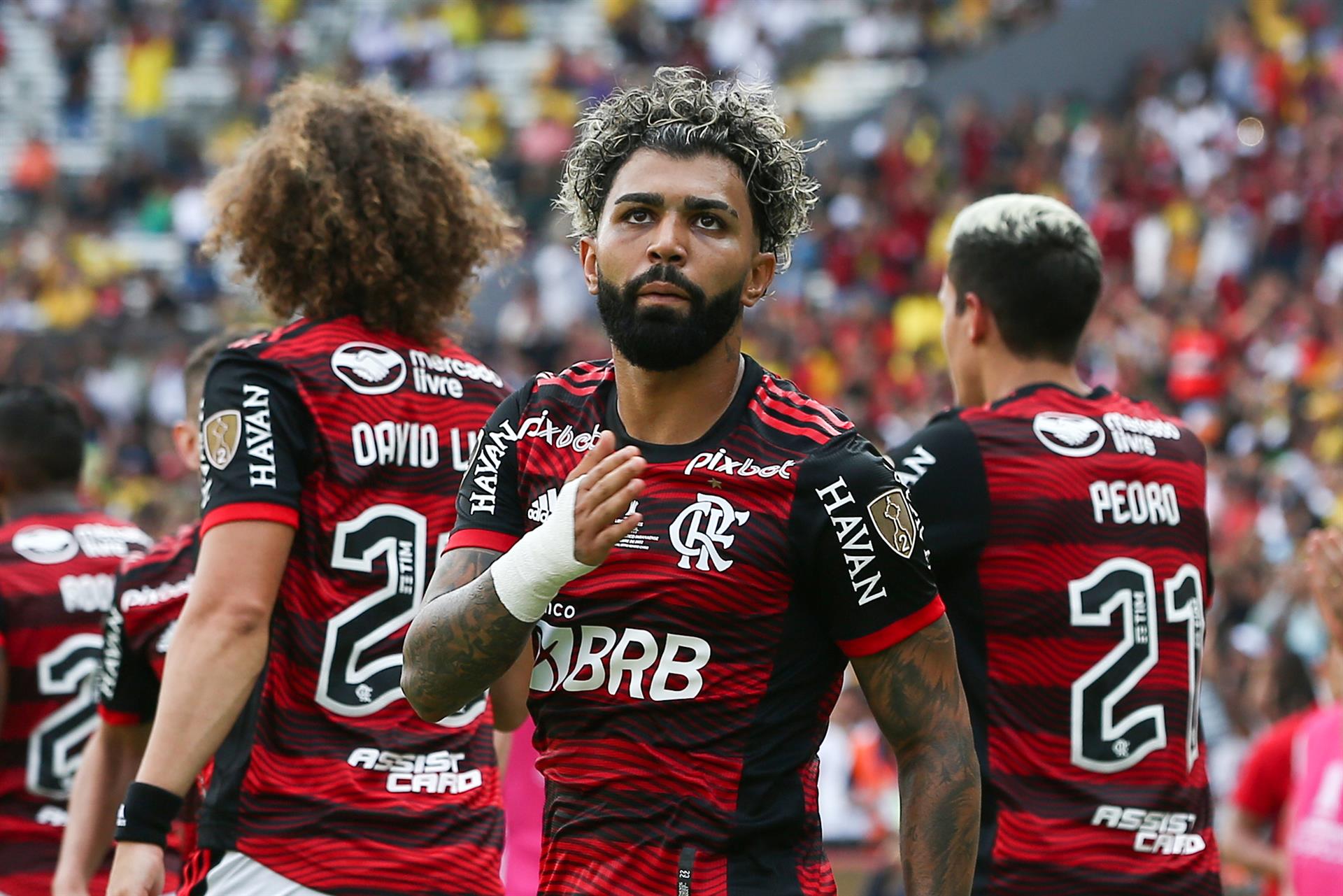 Gabigol comemora gol do Flamengo contra o Athletico