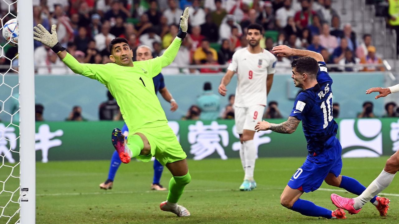 Estados Unidos vencem o 'rival' Irã e se garantem nas oitavas de final da  Copa do Mundo