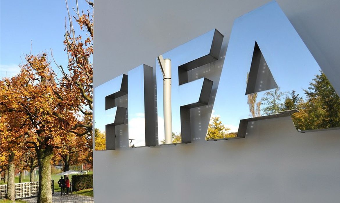 Fifa afrouxa restrições e reintegra seleções de base da Rússia às  competições