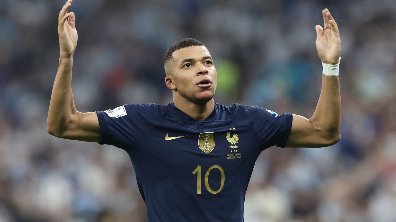 Mbappé faz três gols na final e é artilheiro da Copa do Mundo do Catar