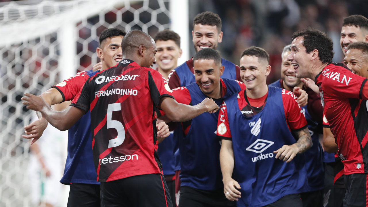 Athletico Paranaense - 🌪🔴⚫ Furacão no Brasileirão! Elenco athleticano  finalizou agora à tarde a preparação para o desafio deste domingo contra o  América Mineiro pelo Brasileirão Assaí! Confira como foi o trabalho