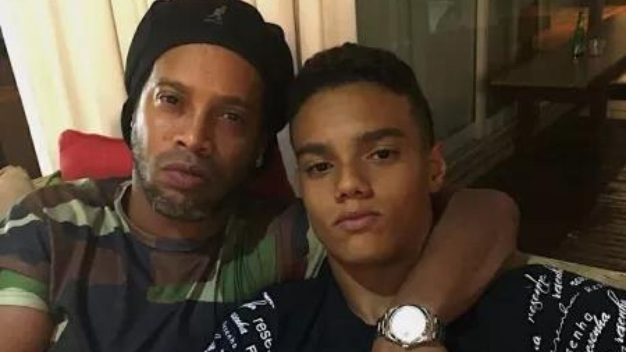 Filho de Ronaldinho Gaúcho está perto de fechar com o Barcelona
