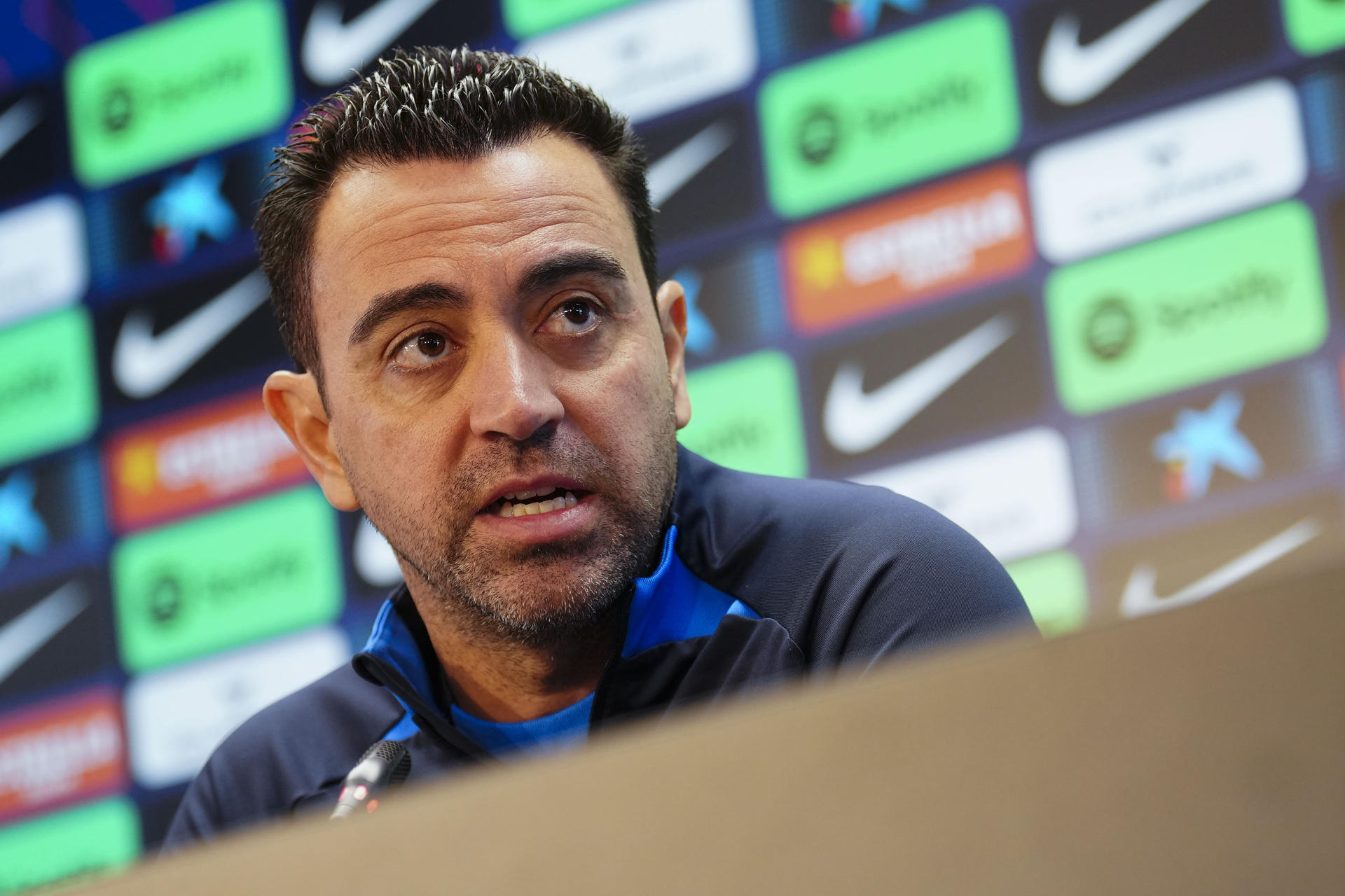 Xavi se retrata após “passar pano” sobre prisão de Dani Alves